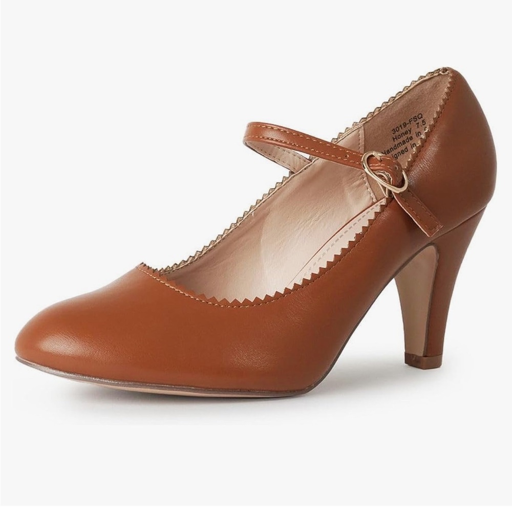 Tan Pointed Toe Heels with Ankle Strap and Medium Height